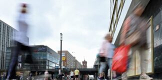 Zahl der Gewerbeanmeldungen in Berlin stagniert Die meisten Gewerbe-An- und Abmeldungen entfielen dem Amt für Statistik zufolge im ersten Halbjahr auf den Einzelhandel. (Archivbild)