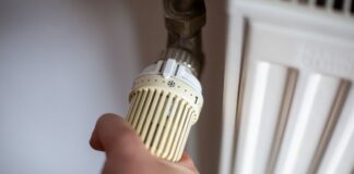 Energiekosten belasten ostdeutsche Haushalte stärker In Zusammenhang mit niedrigeren Einkommen zahlen ostdeutsche Haushalte vergleichsweise mehr für Heizung, Strom und Tanken. (Symbolbild)