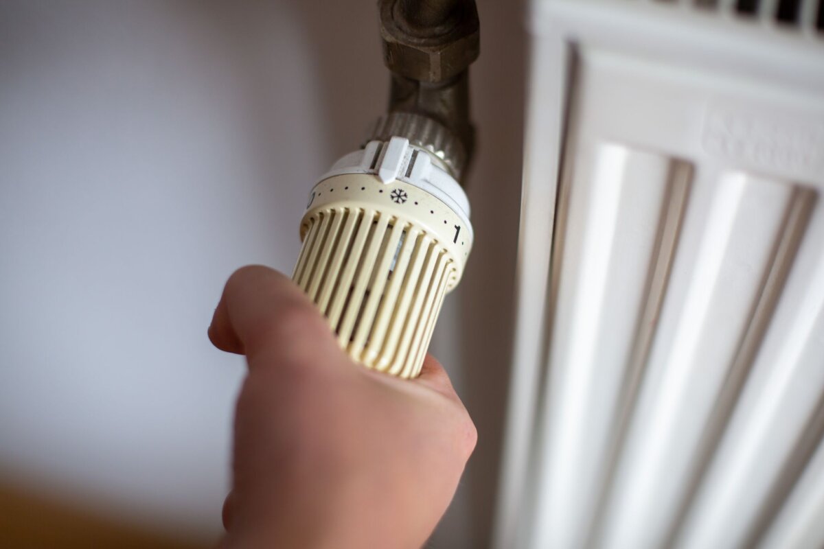 Energiekosten - Heizung In Zusammenhang mit niedrigeren Einkommen zahlen ostdeutsche Haushalte vergleichsweise mehr für Heizung, Strom und Tanken. (Symbolbild)