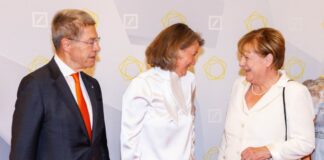 Auch Merkel dabei: Berliner Philharmoniker eröffnen Saison Merkel besuchte das Konzert der Berliner Philharmoniker.