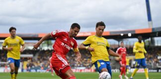 Rückstand gedreht: Union mit Glück in Braunschweig weiter Rani Khedira von Union Berlin (l) und Max Marie von Eintracht Braunschweig im Zweikampf.