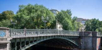 Toter aus Landwehrkanal geborgen Im Landwehrkanal bei der Admiralbrücke wurde ein Toter gefunden. (Archivbild)