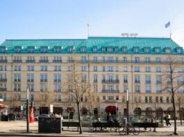 Ururenkel von Hotelgründer: Mit «Mythos Adlon» gut umgehen Das berühmte Grandhotel Adlon trägt den Namen einer Familie. (Archivbild)