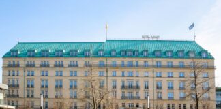 Ururenkel von Hotelgründer: Mit «Mythos Adlon» gut umgehen Das berühmte Grandhotel Adlon trägt den Namen einer Familie. (Archivbild)