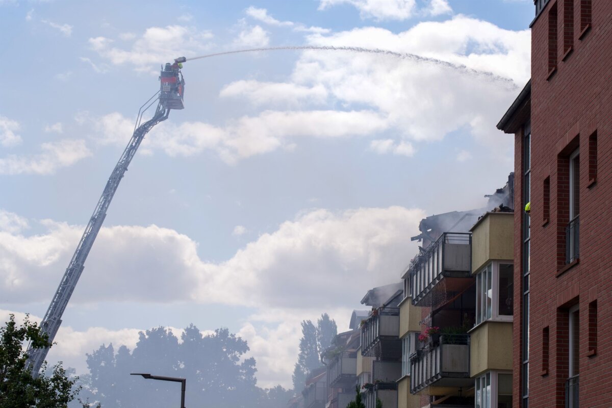 Brand in betreuter Wohnanlage in Biesdorf Bei einem Brand in einer Einrichtung für betreutes Wohnen sind die Bewohner in Sicherheit gebracht worden.