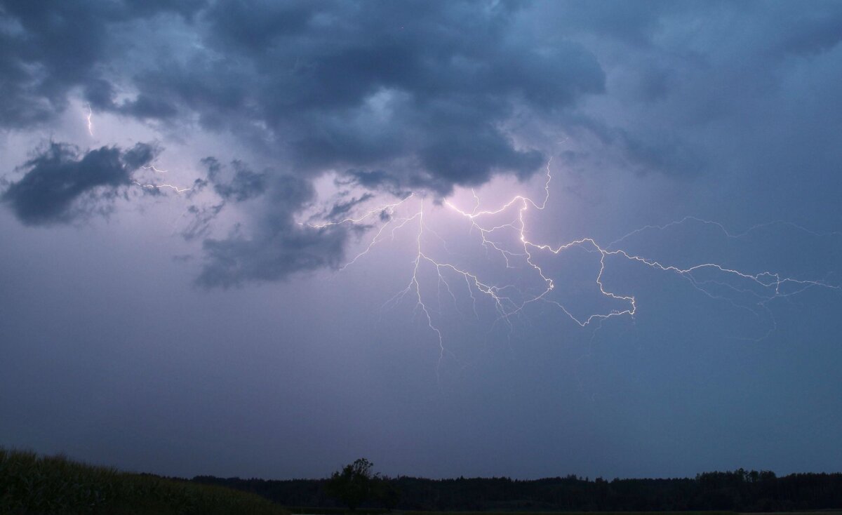 Gewitter Wetterumschwung: Gewitter und Unwetter drohen am Freitag. (Symbolbild)