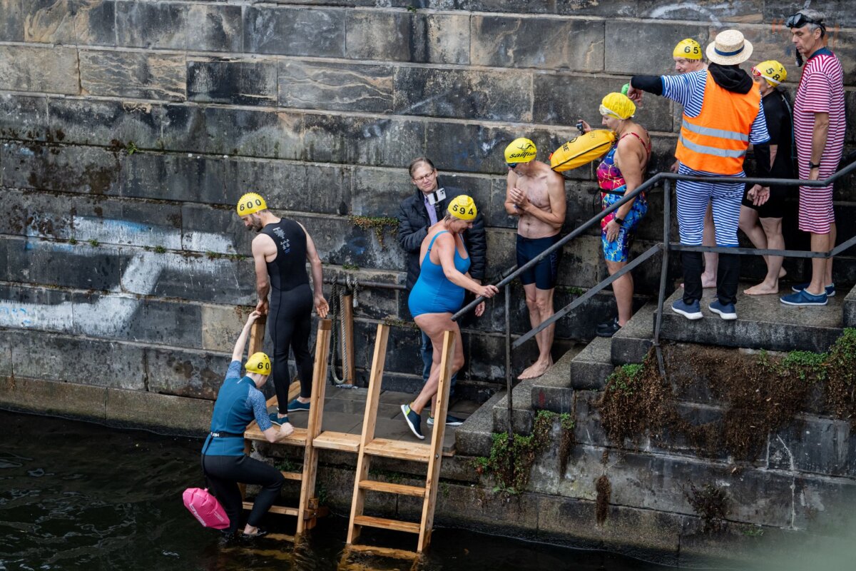 Demonstration gegen Badeverbot in der Spree Der Verein Flussbad ruft immer wieder zu Schwimm-Demos in der Spree auf, um gegen das Badeverbot zu protestieren. (Archivbild)