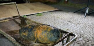 Im Berliner Boden stecken noch Tausende Blindgänger Blindgänger wie die gestern in Neukölln gefundene liegen noch zu Tausenden im Boden der Hauptstadt. (Archivbild)