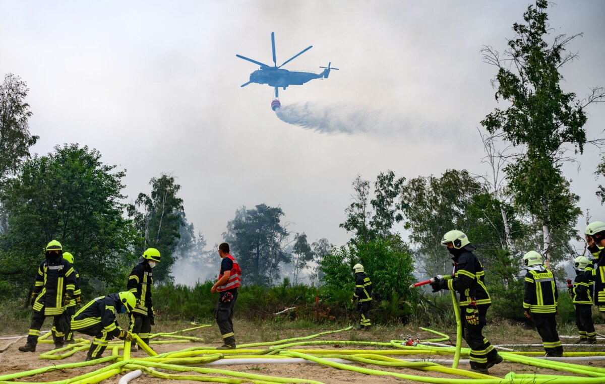 Experte fordert Umdenken in Brandbekämpfung Auch in diesem Jahr hat die munitionsbelastete Gohrischheide im Grenzgebiet zwischen Sachsen und Brandenburg gebrannt. (Archivbild)