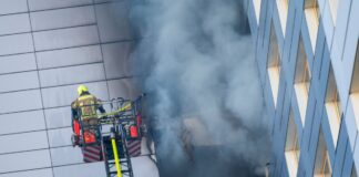 Großeinsatz mit Verletzten bei Hochhausbrand nahe Ostbahnhof Der Einsatz sei «dramatisch» gewesen, Menschen standen am Fenster und drohten zu springen, sagte ein Feuerwehrsprecher.