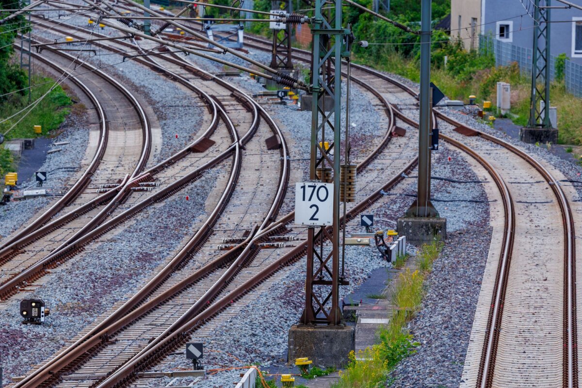 Bahnstrecke Berlin-Hamburg nach Bauarbeiten Auf der Bahnstrecke Berlin-Hamburg sind letzte Arbeiten geplant. Dafür soll es zu einigen nächtlichen Sperrungen kommen. (Archivbild)