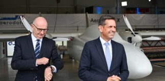 Lies zur Personaldebatte: SPD ist keine Fußballmannschaft Niedersachsens Ministerpräsident Olaf Lies (SPD) (rechts) - Seite an Seite mit seinem Amtskollegen aus Brandenburg - hält nichts von einem «Trainer»-Wechsel bei der SPD.