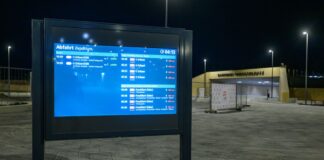 Aus der geplante Öffnung des neu gebauten Bahnhofs Fangschleuse nahe dem Tesla-Werk wurde vorerst nichts. Die Strecke des Regionalexpress RE1 zwischen Berlin und Frankfurt (Oder) wurde doch noch nicht freigegeben.