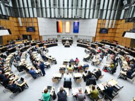 Abgeordnetenhaus debattiert über Berlins Schulen Die Abgeordneten im Berliner Landesparlament kommen vor dem Wahltermin am 20. September noch zweimal zusammen. (Archivbild)