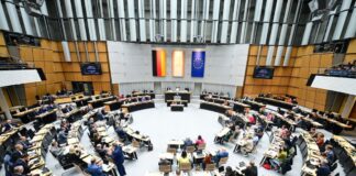 Abgeordnetenhaus debattiert über Berlins Schulen Die Abgeordneten im Berliner Landesparlament kommen vor dem Wahltermin am 20. September noch zweimal zusammen. (Archivbild)