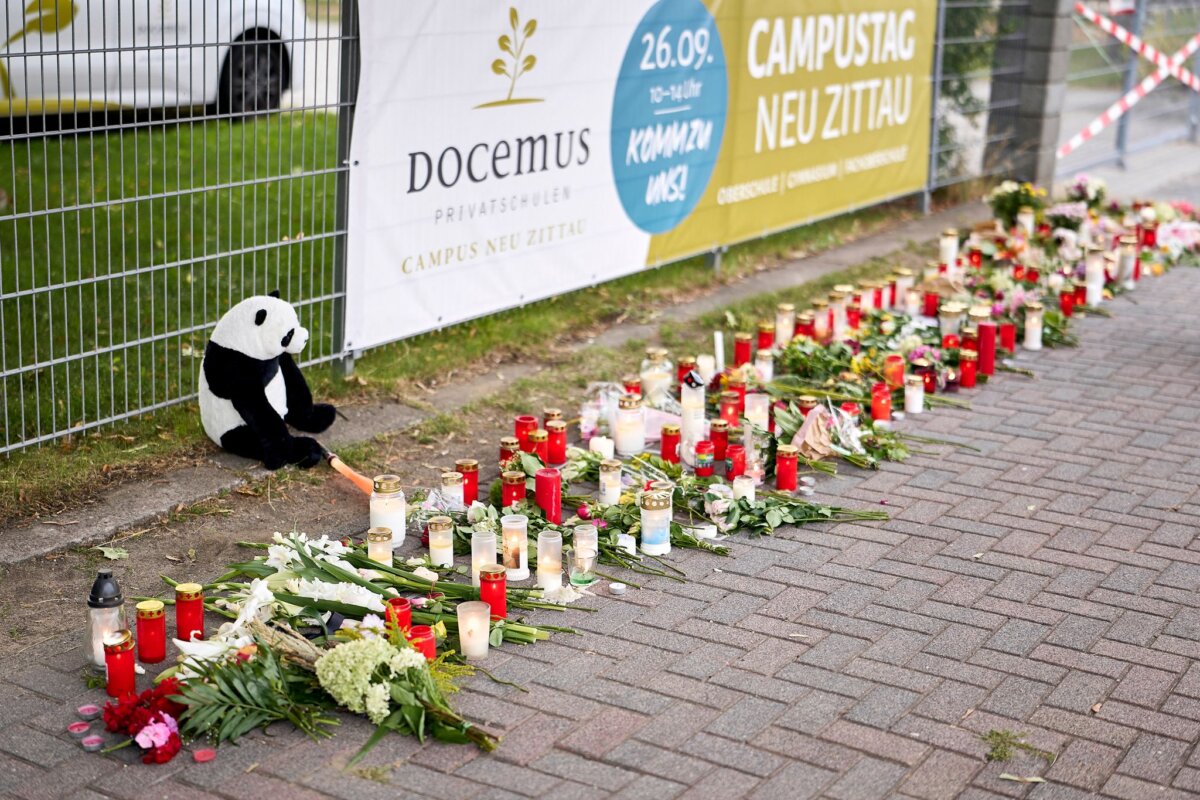 Nach Gewalttat an Brandenburger Schule Auf dem Schulcampus in Gosen-Neu Zittau in Ostbrandenburg wird der zwei Toten gedacht.
