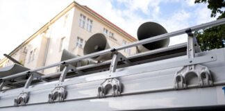 Evakuierung kommt voran – Start für Bombenentschärfung offen Tausende Menschen müssen in Berlin-Neukölln ihre Häuser und Wohnungen wegen einer Bombenentschärfung verlassen.