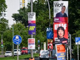 Plakatieren für den Wahlkampf – zahlreiche Verstöße Verschiedene Wahlplakate für die Berliner Abgeordnetenhauswahl am 20. September 2026.