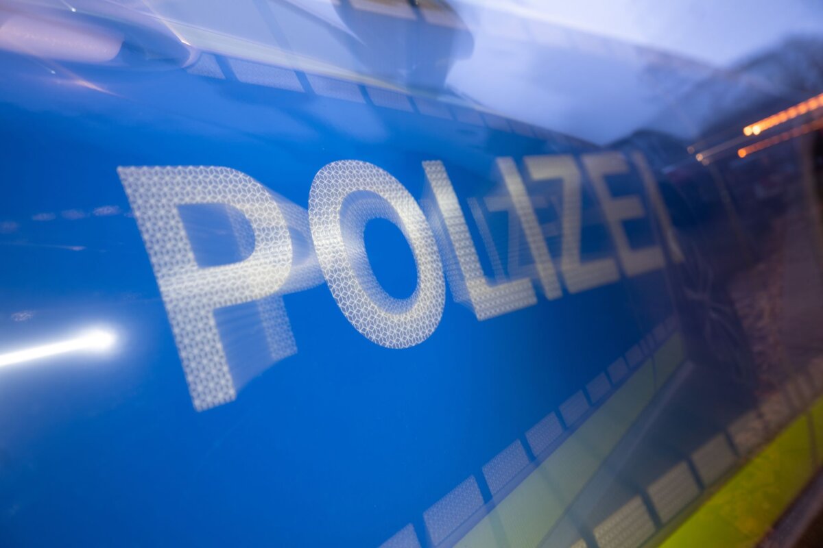 Polizei In Luckenwalde starb eine Frau bei einem Unfall mit einem herabstürzenden Ast. (Archivbild)