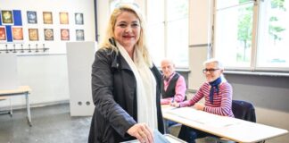 Bei der Stimmabgabe: Kristin Brinker (AfD).