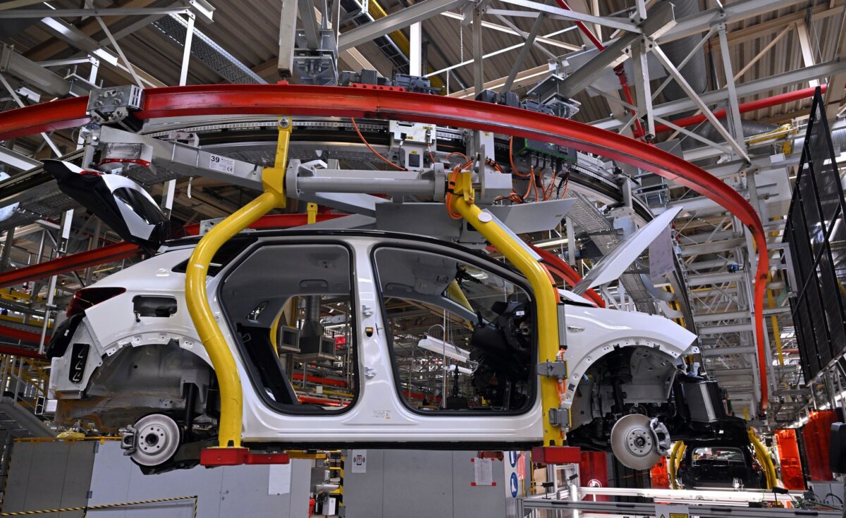 Ostdeutsche Autoindustrie Die Autoproduktion hat im Osten eine lange Tradition - wie hier in Eisenach, wo heute der Opel Grandland gebaut wird. (Archivbild)