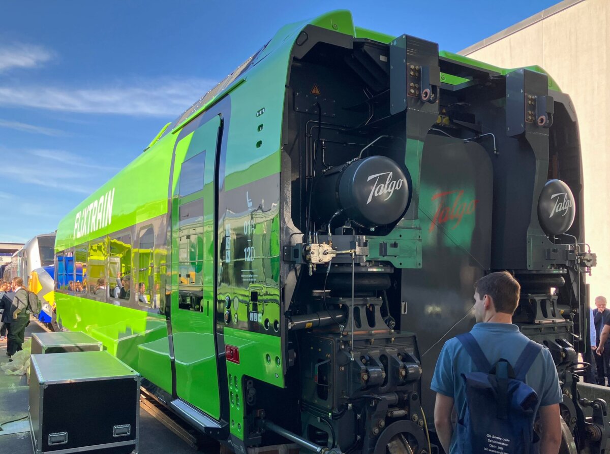 Mobilitätsmesse Innotrans in Berlin Flix stellt auf der Innotrans einen ersten fertigen Waggon des Herstellers Talgo für die neuen Züge vor, die ab 2028 kommen sollen.
