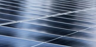 Solarpark bei Nauen eröffnet – Langfristiger Stromvertrag Ein riesiger Solarpark ist bei Nauen eröffnet worden. (Symbolbild)