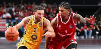 Klatsche statt neues Wunder: Alba bei Bayern chancenlos Albas Jordan Ford im Duell mit dem Münchener MarJon Beauchamp