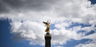 Nach einem grauen Freitag lockert der Himmel am Wochenende in Berlin und Brandenburg wieder auf. Am Sonntag werden bis zu 23 Grad erwartet. (Archivbild)