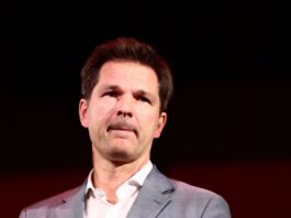 SPD-Spitzenkandidat Krach verfehlt Direktmandat Kein guter Abend für Steffen Krach: Seine Partei musste Verluste bei der Berlin-Wahl hinnehmen, er selbst verpasste ein Direktmandat für das Abgeordnetenhaus.