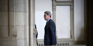 Vor dem Landgericht Berlin hat der Prozess gegen den ehemaligen Bundesverkehrsminister Andreas Scheuer begonnen.