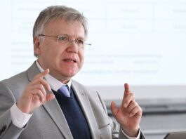 Berlins Wahlleiter: Auch Strich oder Plus sind gültig Berlins Landeswahlleiter Stephan Bröchler ist seit 2022 im Amt. (Archivbild)