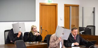 Prozess um riesiges Drogenlabor: Parteien verhandeln Die beiden Angeklagten sollen ein riesiges Drogenlabor betrieben haben.