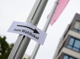 Rund 1.100 Polizisten in Berlin am Wahltag unterwegs Die Polizei ist am Wahlsonntag mit rund 1.000 Beamtinnen und Beamten in der Stadt unterwegs.