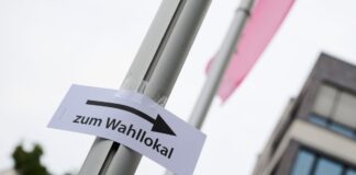 Rund 1.100 Polizisten in Berlin am Wahltag unterwegs Die Polizei ist am Wahlsonntag mit rund 1.000 Beamtinnen und Beamten in der Stadt unterwegs.