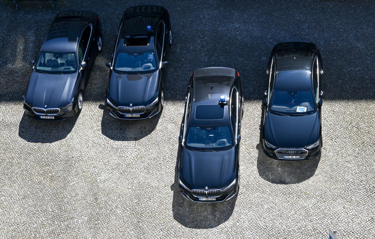 Dienstwagen von Politikern Die Deutsche Umwelthilfe kritisiert seit Jahren, dass viele Spitzenpolitiker bei der Wahl ihrer Dienstwagen nicht auf die Folgen für das Klima achten. (Symbolbild).