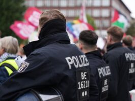 Linksjugend nennt Berliner Polizei «kriminellen Clan» Die Linksjugend bezeichnete die Polizei nach einer Demonstration als «kriminellen Clan».