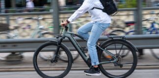 E-Bikes und Pedelecs sind in Berlin verhältnismäßig selten im Straßenverkehr zu sehen, sehr viel häufiger dagegen in Niedersachsen, NRW und Bayern. (Symbolbild)