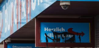 Plakate beschädigt, Helfer attackiert – rund 500 Vorfälle Die meisten Angriffe zählte die Polizei gegenüber der AfD. (Archivbild)