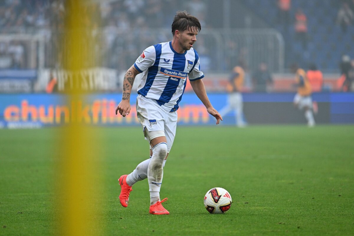 Mads Pedersen von Hertha BSC Der frühere Augsburger Mads Pedersen feiert ein schnelles Wiedersehen mit dem FCA. (Archivbild)