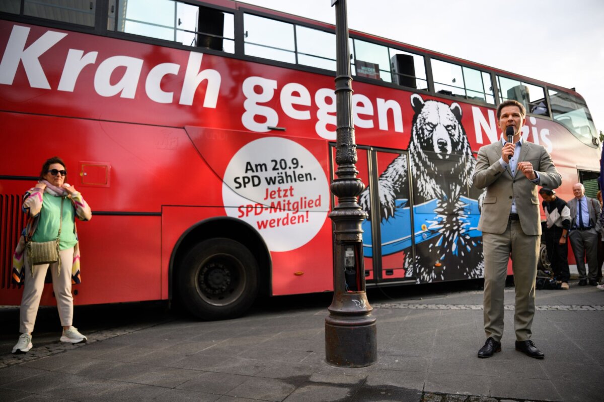 Wahlkampfabschluss SPD Berlin Der Berliner SPD-Spitzenkandidat Steffen Krach ruft zum Kampf um jede Stimme auf.
