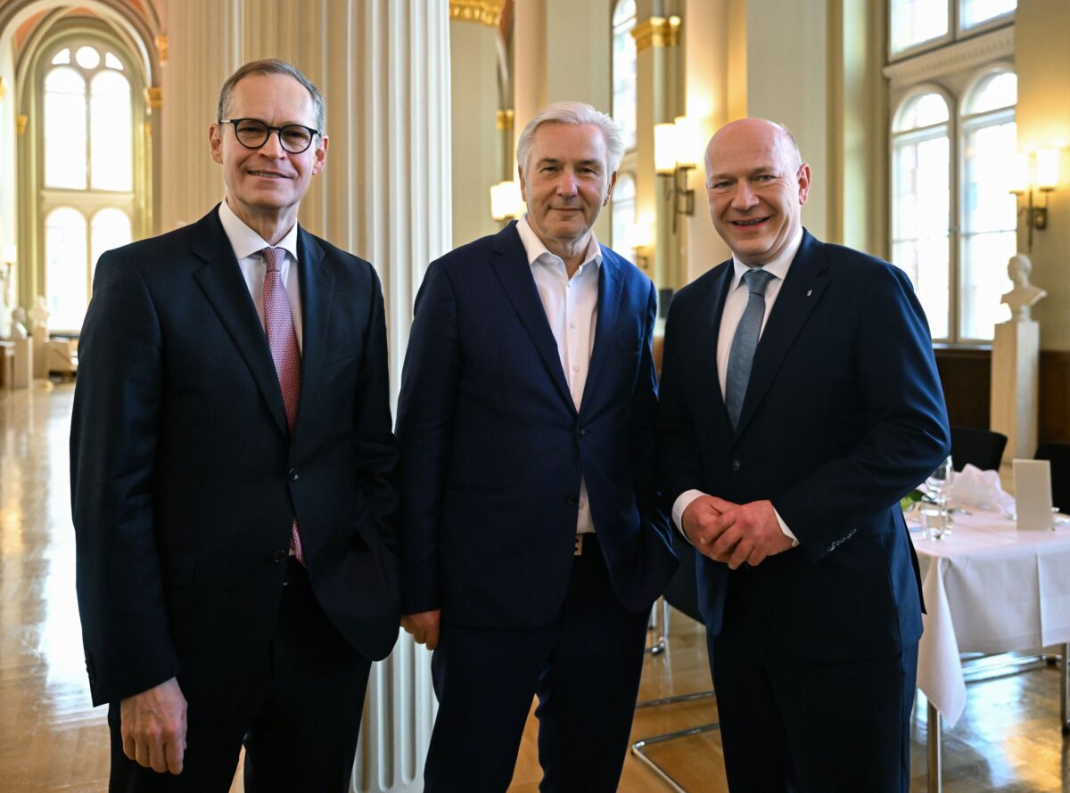 Michael Müller mit Vorgänger und Nachfolger Michael Müller regt eine Präambel zum Thema Antisemitismus bei einer möglichen Koalition von Linke, Grünen und SPD an. (Archivbild)
