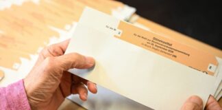 Wahlbeteiligung in Berlin höher als bei vorheriger Wahl Bei der Abgeordnetenhauswahl in Berlin lag die Wahlbeteiligung um 16.00 Uhr höher als bei der vorherigen Wahl.