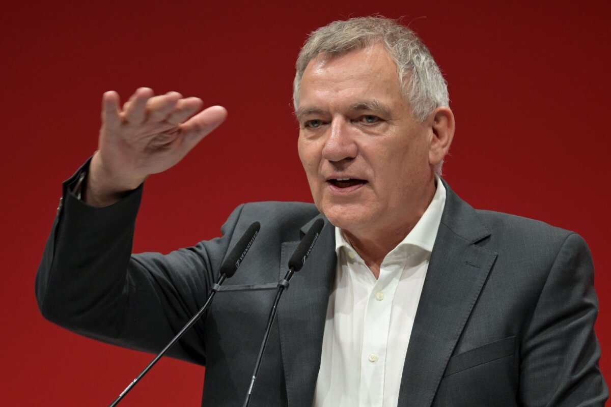 Ex-Linke-Parteivorsitzender Jan van Aken Der Linke-Bundestagsabgeordnete und frühere Parteichef Jan van Aken findet die aktuelle Kritik an der Linke überzogen. (Archivbild)