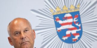 Poseck: Zusammenarbeit mit AfD- oder Linke-Ländern unsicher Hessens Innenminister Roman Poseck stellt die sicherheitspolitische Zusammenarbeit mit Bundesländern infrage, die von AfD oder Linken regiert werden. (Archivfoto)