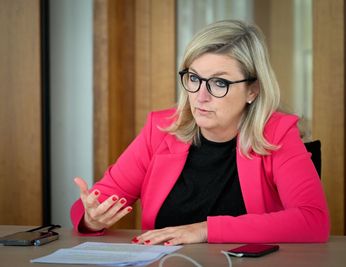 dpa-Interview mit Brandenburgs Wirtschaftsministerin Klement Brandenburgs Wirtschaftsministerin sieht großes Potenzial bei der Ansiedlung von Rüstungsunternehmen. (Archivbild)