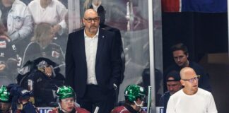 Éric Dubois feierte mit dem Auftaktsieg gegen Straubing ein erfolgreiches DEL-Debüt als Cheftrainer der Eisbären Berlin.
