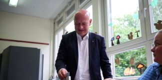 Kai Wegner bei der Stimmabgabe.