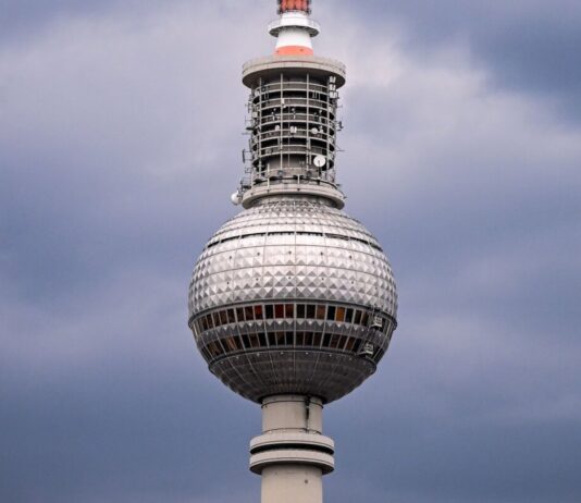 Sturm zieht auf – Sonntag wird wieder freundlicher Regen und stürmische Böen ziehen heute über Berlin und Brandenburg. Am Sonntag wird es wieder freundlicher und trocken. (Archivbild)