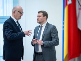 Haushalt: Woidke setzt auf Augenmaß und verteidigt Sparpläne Das Brandenburger Kabinett unter Ministerpräsident Dietmar Woidke (SPD) berät über den Entwurf des Doppelhaushalts für 2027 und 2028. (Archivbild)